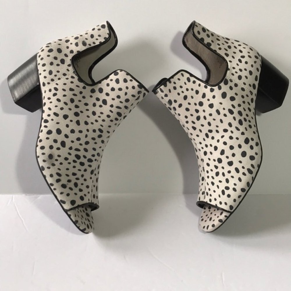 Logo By Lori Goldstein Peep Toe Ankle Booties NWT